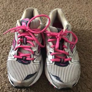 Saucony Oasis women’s running shoes 7.5